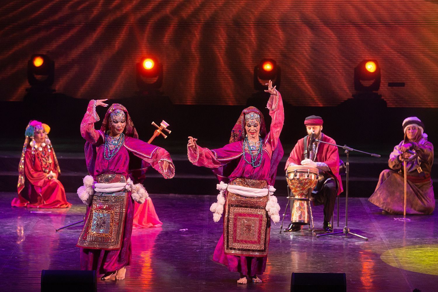 Театр песни и танца байкал. Театр Байкал детская группа. Байкал танцы. Национальный театр танца Якутии.